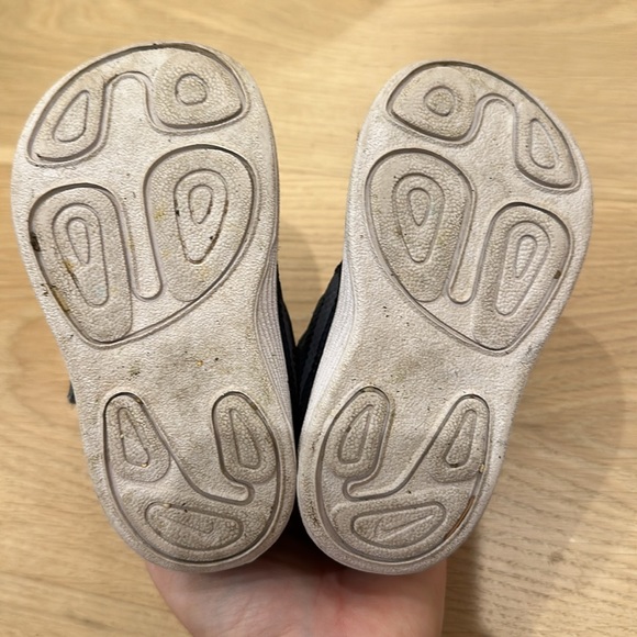 Nike toddler sz 5 sneakers - Picture 3 of 5